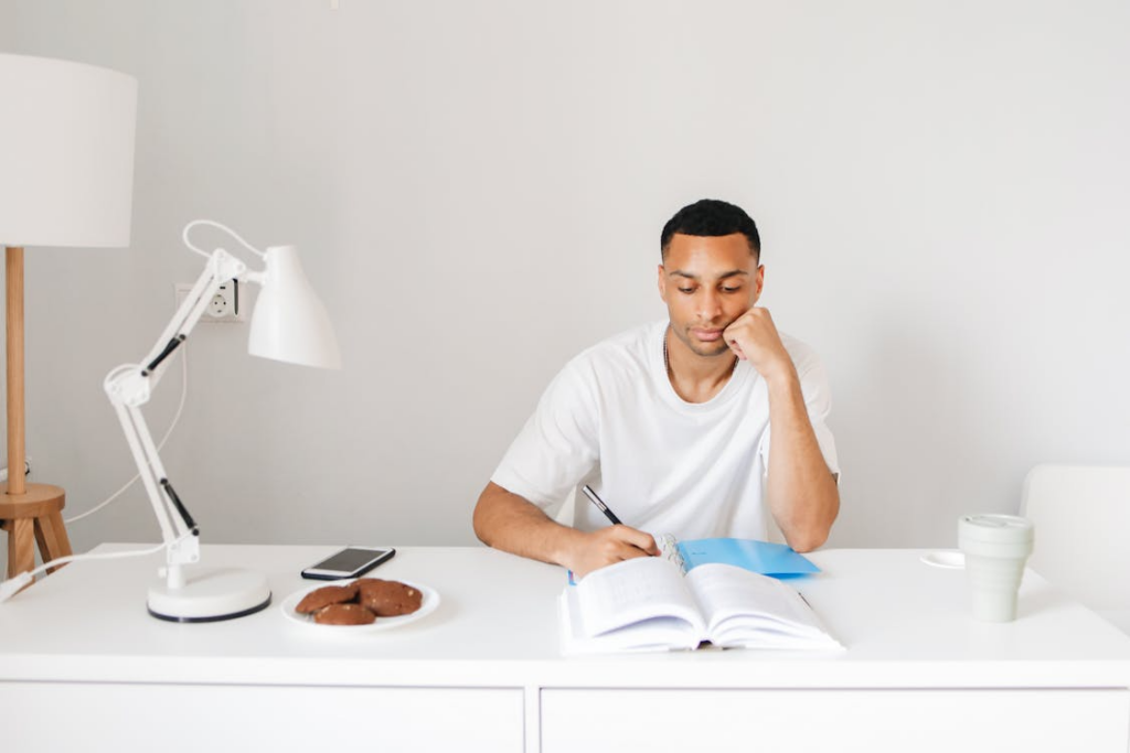 student using a calm study setup to learn faster without burnout