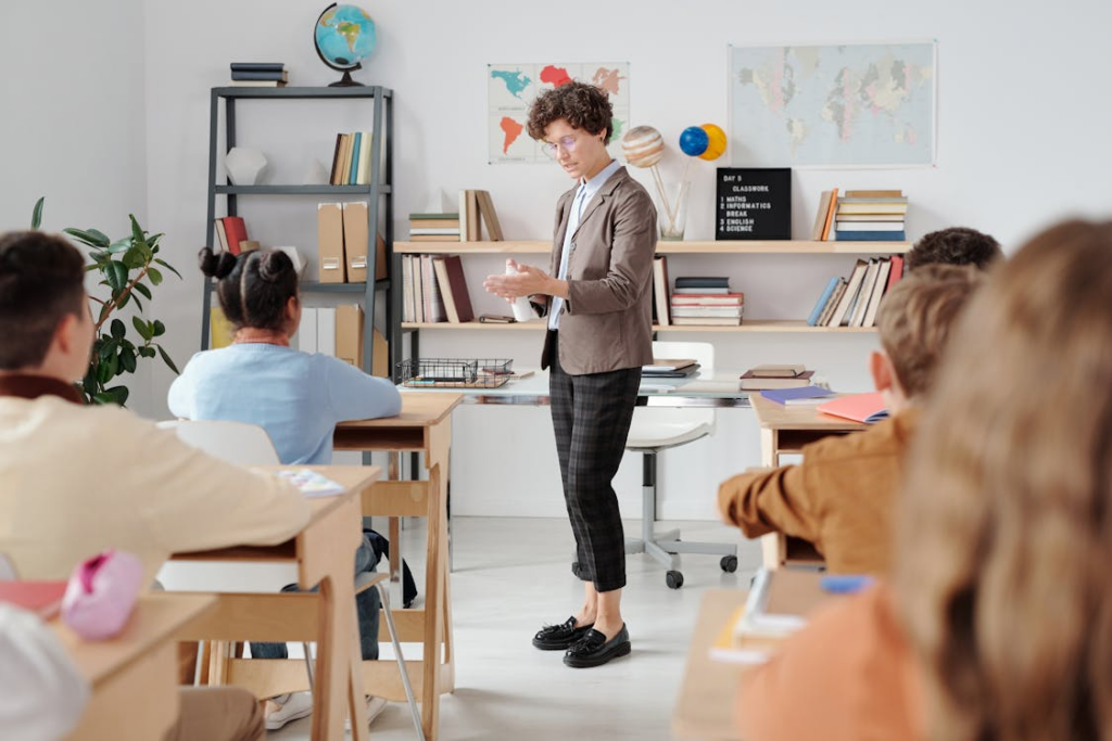 teacher using classroom management strategies while leading students in a structured classroom