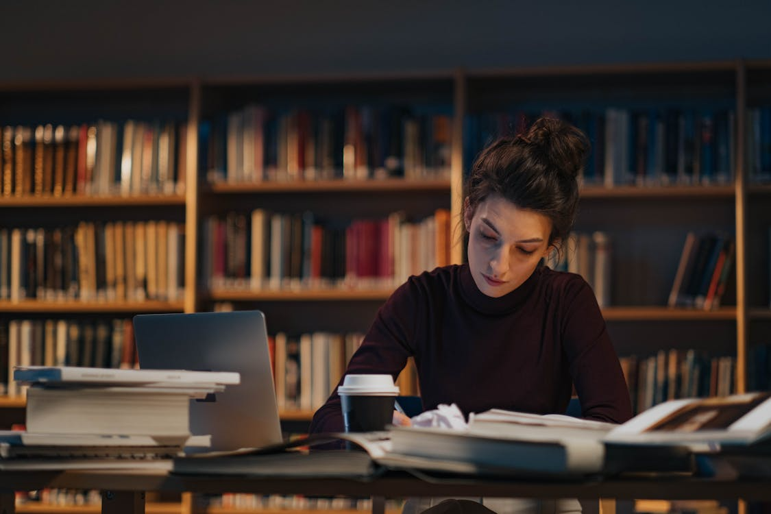 student protecting attention in learning during a focused study session in a library